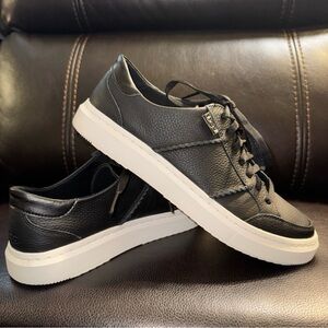 UGG Women's Alameda Lace Sneakers Black Size 9.5 Used In Perfect Shape